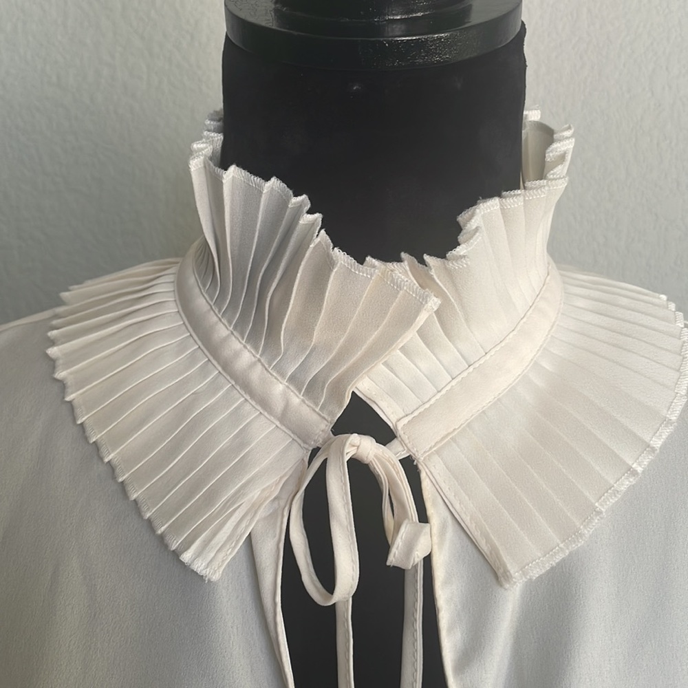 LEITH, Vanilla Ruffle Neck - Picture 5 of 9